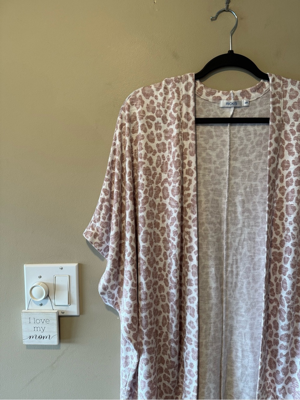 Ricki's Muted Tones Taupe/Blush/Off-White Animal Print Kimono Cardigan - Picture 7 of 16
